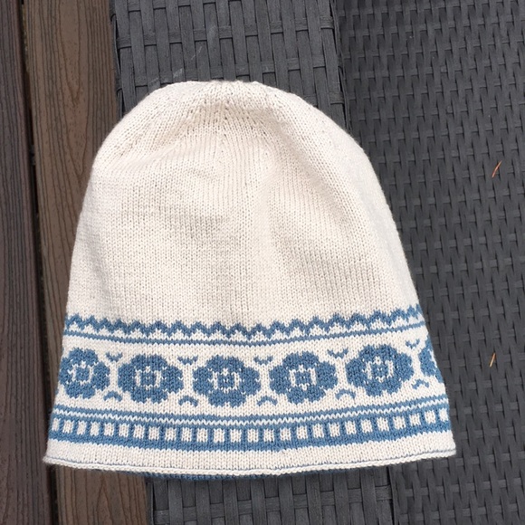 Hand Knit Nordic Hat/Toque - Picture 5 of 6